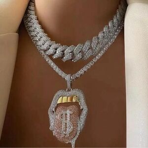 Lip money necklace